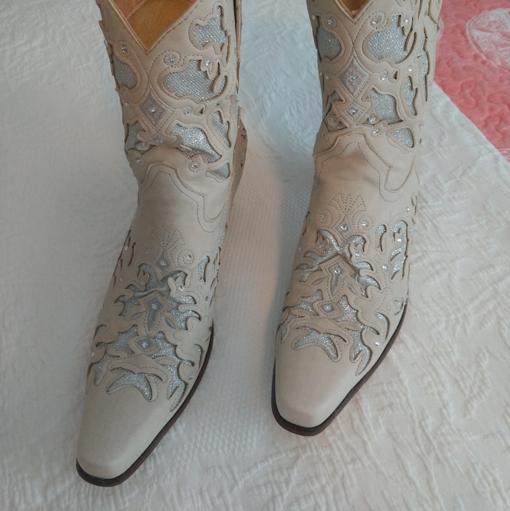 NWOT tan cowgirl boots